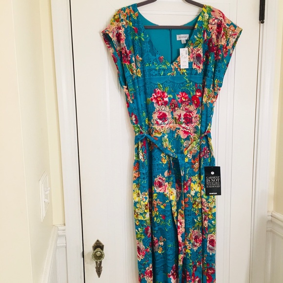 Avenue Dresses & Skirts - NWT AVENUE Floral Lace Tie Waist Maxi Dress